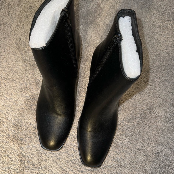 Chinese Laundry Platform Bootie - Picture 7 of 9